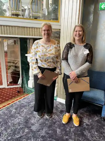 Marija Kadadzovska-Kotevska och Anna Karlsson tog emot pris för årets bästa poster vid Svenska Lungcancermötet 2022